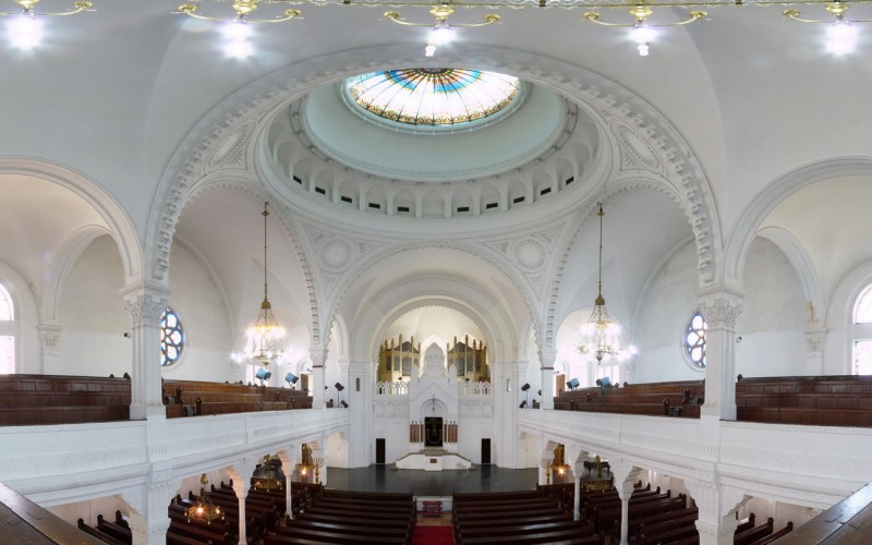 Az újvideki zsinagóga belső panorámafelvétele