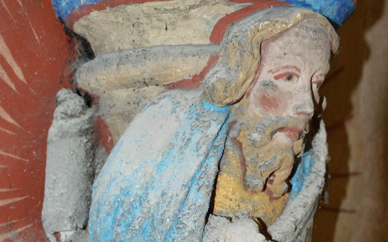 Sopron, Szent Mihály-templom, gyámkő Jeremiás próféta alakjával (Szerző felvétele, 2020)