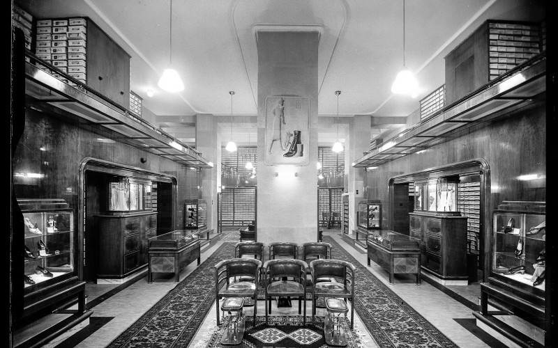 Bp. V. Kossuth Lajos u. 15., egykori Münchengrätz Cipőbolt belseje, 1937 körül (ltsz. 092.331N)