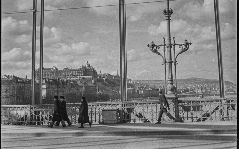 Budapest, kilátás az Erzsébet hídról a királyi palota felé, 1938.