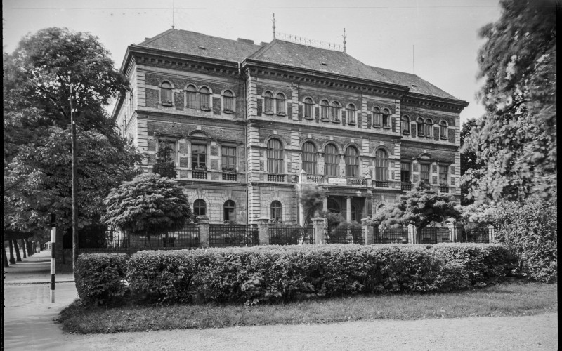 Magyar Királyi Állami Felsőbb Leánylíceum, Sopron, Deák Ferenc utca 32. Fotó: ismeretlen fotós 1960. MÉM MDK, Fotótár ltsz. 052.585N