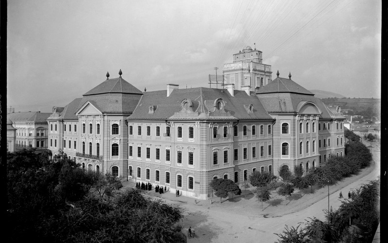 Eger, Líceum