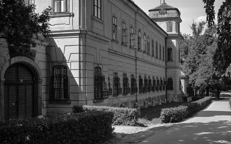Tata, Esterházy-kastély