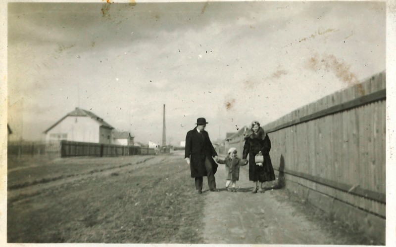 26.	kép: A Komáromi utca észak felé tekintve az 1930-as években.