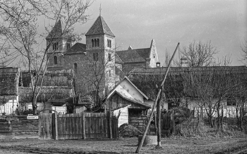 Távoli látkép az új tornyokkal. Fotó: Mihalik Tamás, 1973. MÉM MDK Fotótár, ltsz. 103.490N.