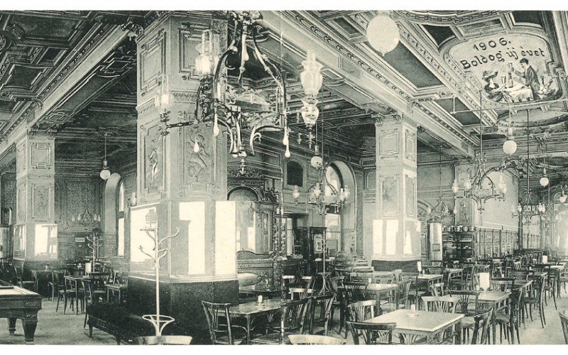A József körút 56. szám alatti Bodó Kávéház enteriőrje, 1906-os újévi köszöntéssel