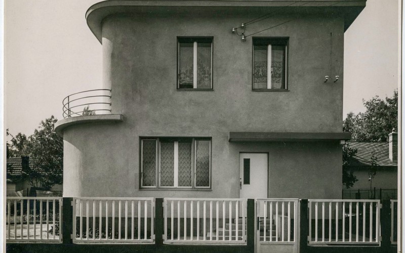 A Napraforgó utcai kislakásos mintatelep Bierbauer Virgil tervezte háza, Budapest II. Napraforgó utca 4., 1931. MÉM MDK Múzeumi Osztály, fotó: Czvek Gyula, Magyar Film Iroda