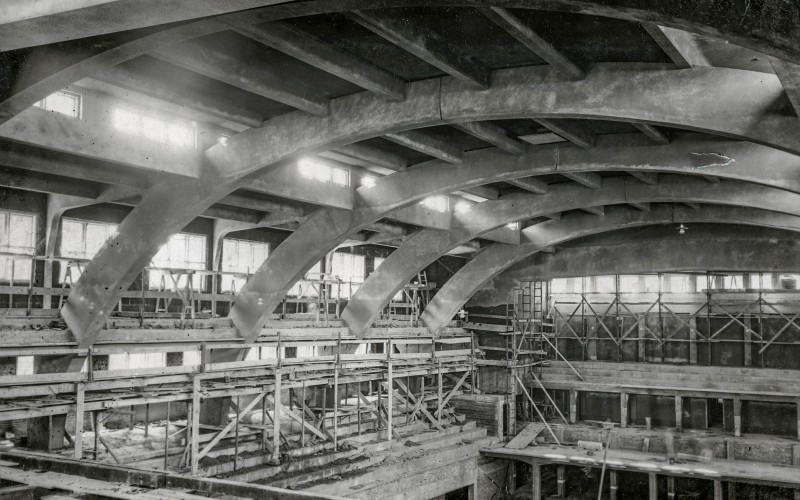 Pécsi Eszter Gergely Jenő irodájában dolgozott a Hajós Alfréd tervezte Margitszigeti Sportuszoda statikai tervein is, a fotó építés közben készült, 1929–1930. MÉM MDK Múzeumi Osztály