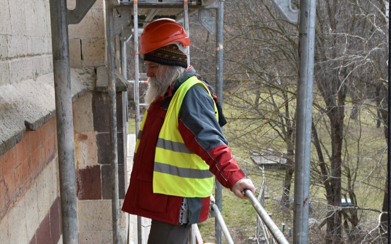 A nyugati homlokzat vizsgálata, fotó: Szökrön Péter