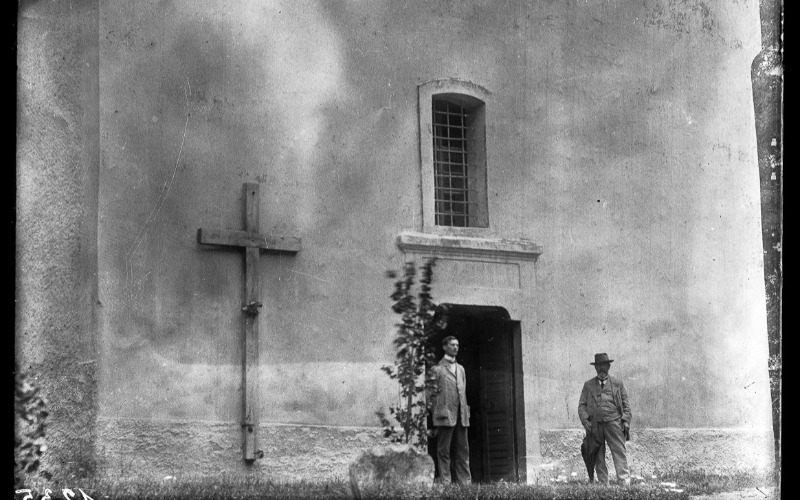 Karva, római katolikus templom, főhomlokzat [1914]. (Fotótár, ltsz. 083.685N)