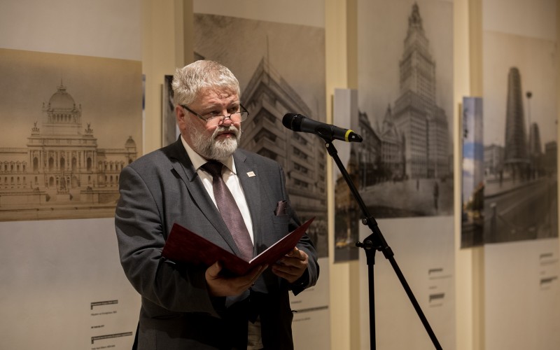 Turi Attila köszöntője a megnyitón. 