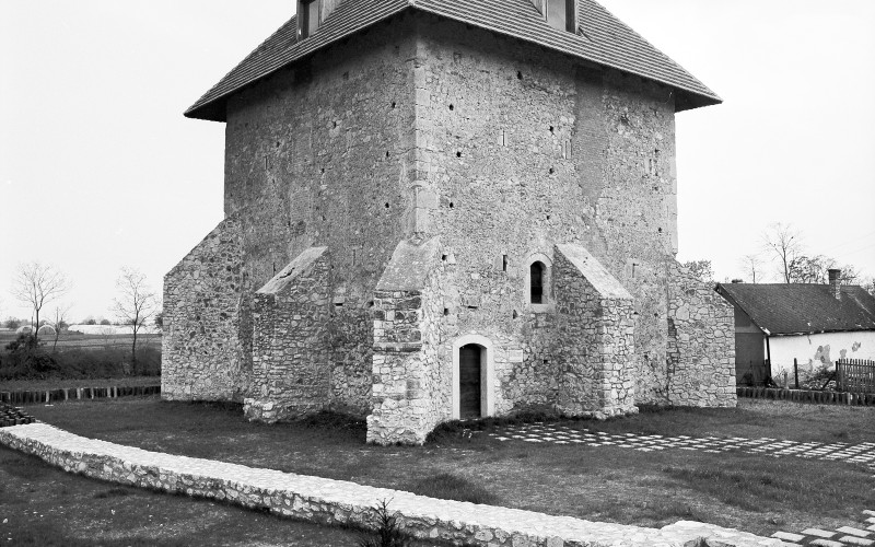 Szabadbattyán, Kula-torony, 1973-1974. MÉM MDK Fotótár 113.184N (Dobos Lajos, évszám nélkül)