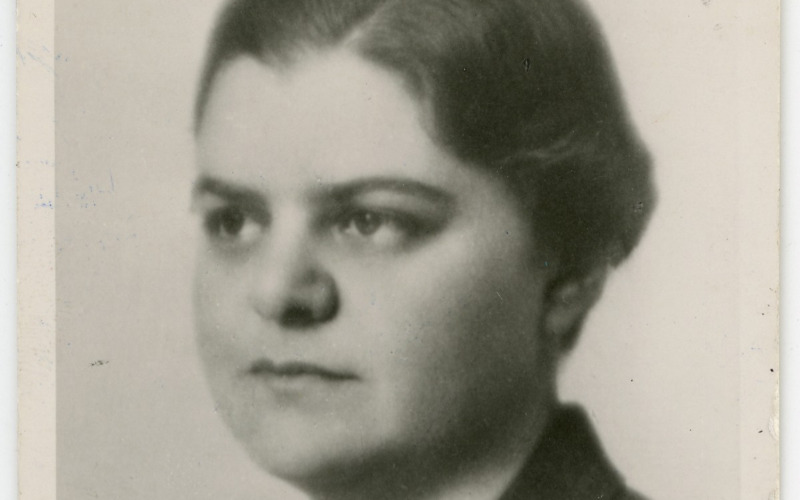 Wolf Johanna személyi igazolványképe, 1949. Wolf Johanna hagyatékában, Vitányi Pál jóvoltából.