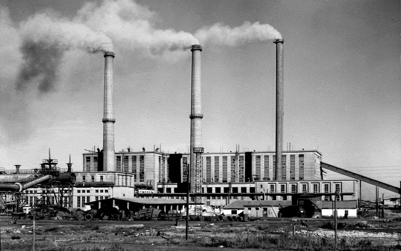 A már üzemelő vasmű Sztálinvárosban. Fotó: Sztálinváros-fotóalbum, MÉM MDK Múzeumi Osztály, Adattári gyűjtemény