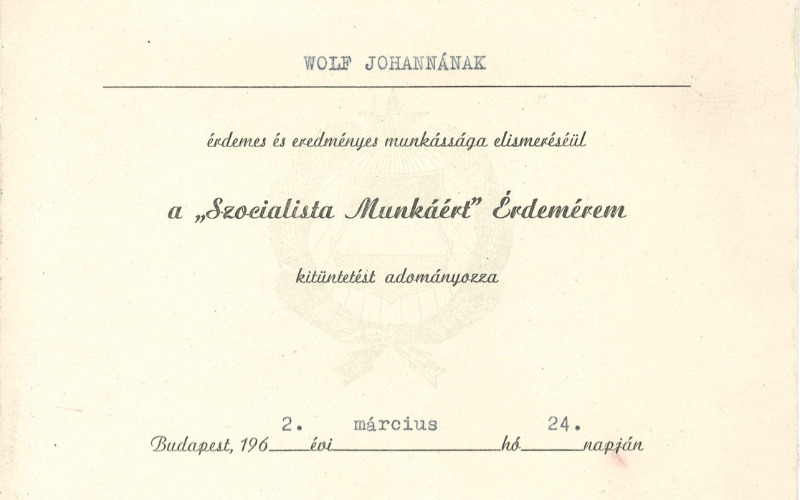 A „Szocialista Munkáért” Érdemérem oklevele Wolf Johanna számára, 1962. Wolf Johanna hagyatéka, Vitányi Pál jóvoltából.