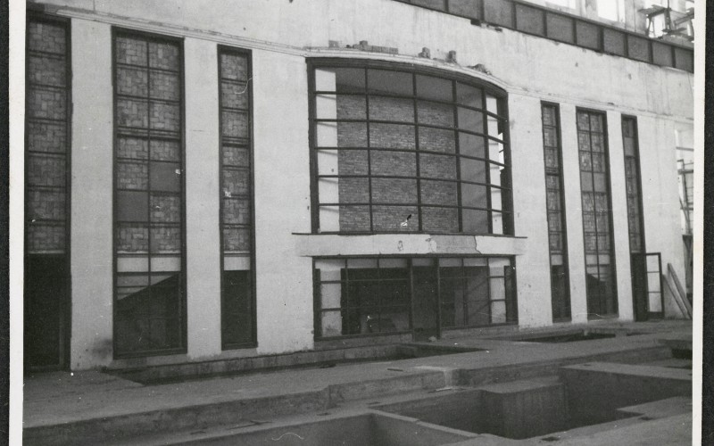 A háborúban megsérült Mátravidéki Erőmű belső tere 1948-ban. Fotó Wolf Johanna hagyatékában, Vitányi Pál jóvoltából.