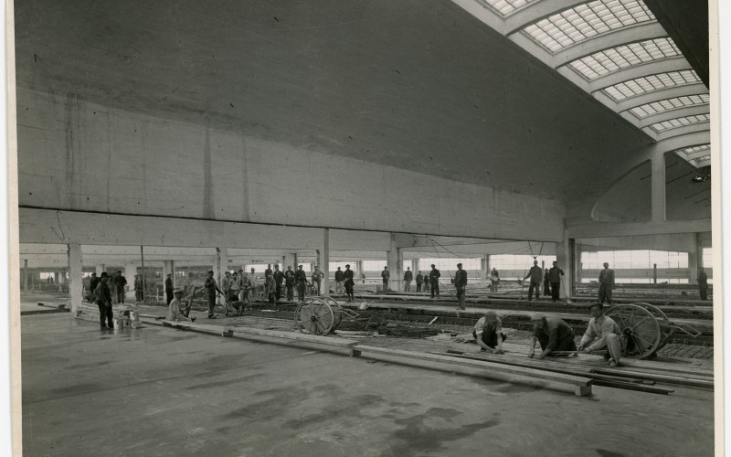 A fegyvergyári csarnok építése Soroksáron, az 1940-es években. Fotó Wolf Johanna hagyatékában, Vitányi Pál jóvoltából.