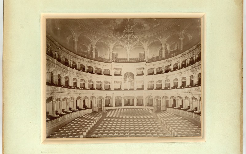 Kiszer Nándor fényképei a Magyar Királyi Operaház nézőteréről, 1884 körül. MÉM MDK Múzeumi Osztály