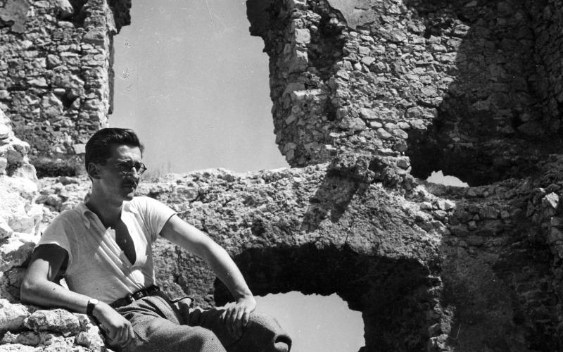 Vértessomló, Vitány vár, Héjj Miklós régész-művészettörténész, Fotótár ltsz. 064.000P (szerző nélkül, 1950-es évek)