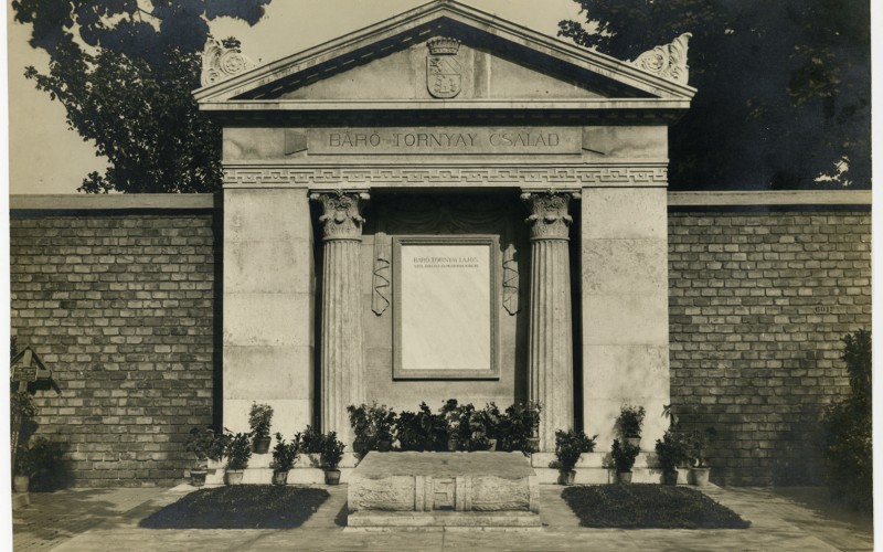 báró Tornyai Lajos családi síremléke, 1920-as évek, MÉM Múzeumi Gyűjtemény