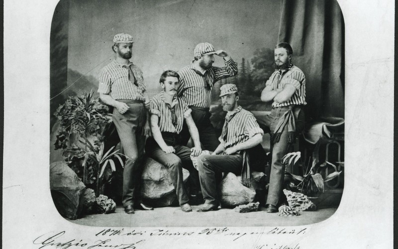 A Nemzeti Hajós Egylet csoportképe 1871-ből, Borsos és Doctor fényképén. Jobbról a második Schulek Frigyes. MÉM MDK Múzeumi Osztály