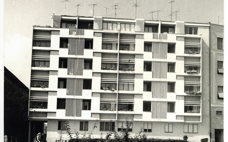 Mikolás Tibor: OTP lakóház, Debrecen. Terv: 1962. Épült: 1963-1964.