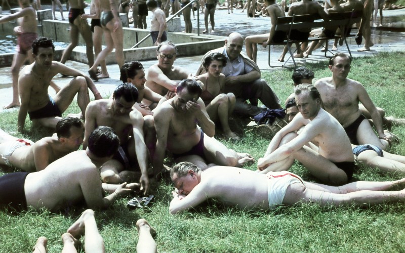 Mesteriskolások a strandon, 1955. Fotó: Fortepan / Csaba László örökösei
