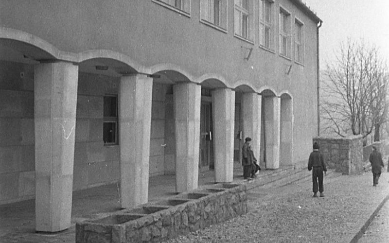 A Lisznyai utcai iskola, Gáspár Tibor első megépült munkáinak egyike