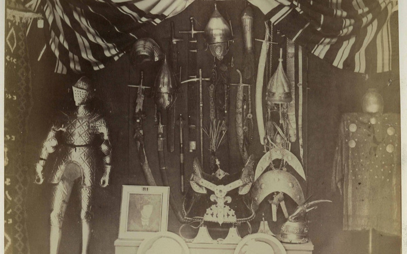 Enteriőrfotó II. Zsigmond Ágost király páncéljával, MÉM MDK Fotótár, ltsz. 242.102P  