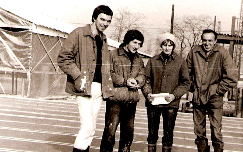A Lift-Field alapozásán 1974 őszén, balról: Rajk László, Hajdú László, Kövesdi Rózsa és Párkányi Mihály. Fotó: Kövesdi Dezső