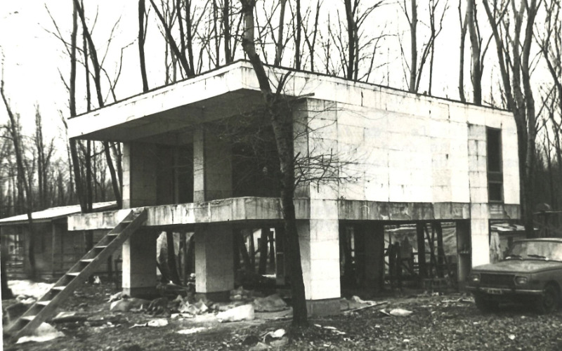 A nyaraló elkészült szerkezete. Forrás: Hajdú László: A nem-tektonikus rendszerek akalmazásának problémái a sajátház-építésben. Műszaki doktori értekezés, 1976. 98. o. 