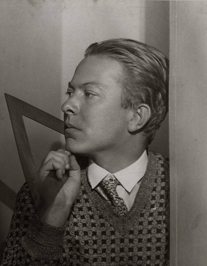 Molnár Farkas portréja, 1928 körül, fotó: Pécsi József. MÉM MDK Múzeumi Osztály