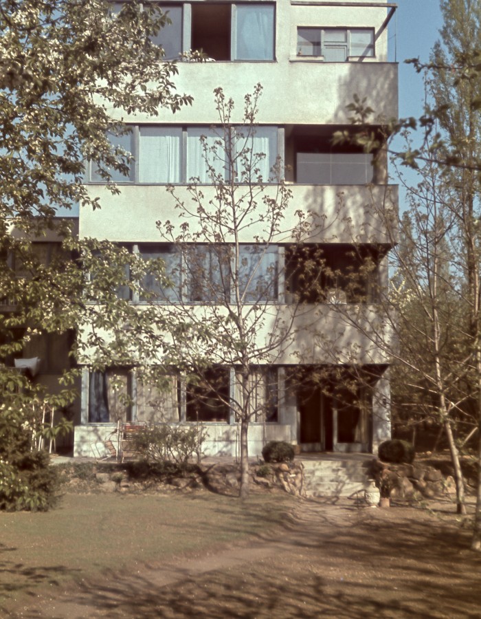 Társasház, Budapest II. ker., Lotz Károly utca 4/b, 1933, színes diafelvétel az 1940-es évek elejéről. MÉM MDK Múzeumi Osztály