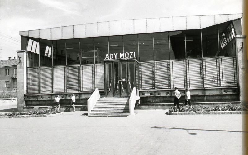 Az 1959-ben tervezett oroszlányi mozi (lebontva)