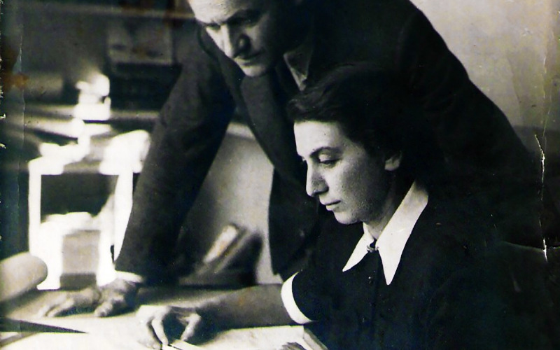 Fischer József és Pécsi Eszter a rajzasztalnál, 1930-as évek, magántulajdon