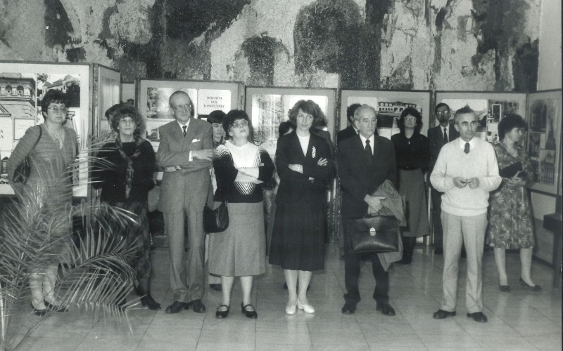 A Rekviem egy kastélyért című kiállítás megnyitója az OMvH székházában. Balról a negyedik: Hokkyné Sallay Marianne © Valter Ilona