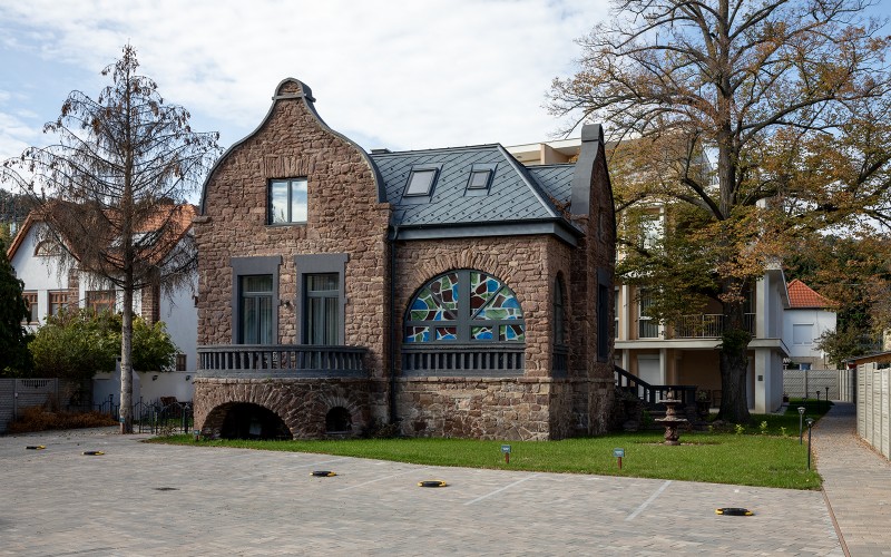 Balatonalmádi, József Attila utca 55., vöröskő ház  fotó: Nagy Krisztina