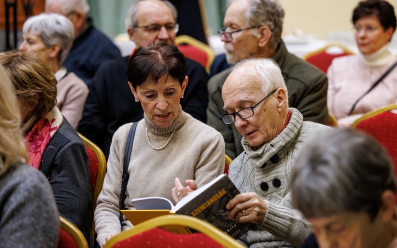 Dragonits Tamás Szemtanúság című könyvének 2026. január 13-ai bemutatója az I. kerületi Városházán (Fotó Fejes Bence)
