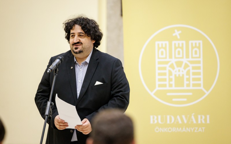 Huber Szebasztián, a Genius Loci Építészeti Alapítvány vezetője Dragonits Tamás Szemtanúság című könyvének 2026. január 13-i bemutatóján