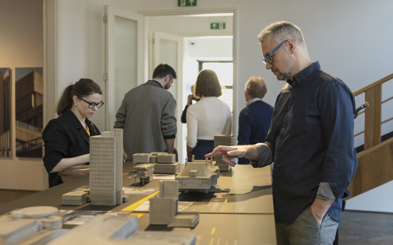 A Breuer, Goldfinger és más magyarok. – Brutalista építészetünk itthon és odaát című kiállítás 2026. március 12-én a Walter Rózsi-villában (Fotó: Nyirkos Zsófia/ MÉM MDK)