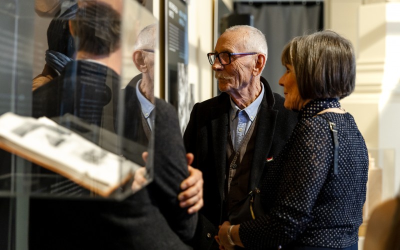 Ferencz István építész, az MMA rendes tagja a Művészetek - egy tető alatt című kiállítás megnyitóján 2026. március 27-én a Pesti Vigadóban