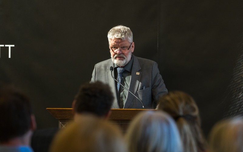 Turi Attila, az MMA elnöke a Klebelsberg-mozaik című kiállítás megnyitóján a 2026. március 30-án a Pesti Vigadóban