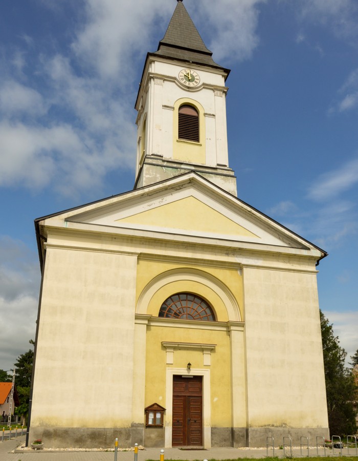 Velence, római katolikus templom, homlokzat